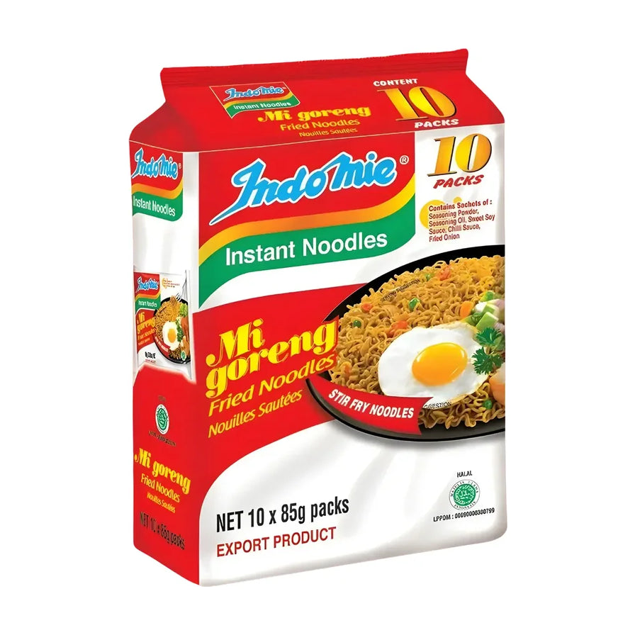 Indomie印尼营多捞面原味炒面10包大包装，红色包装袋上印有Indomie品牌标识、10 Packs字样及一盘配有荷包蛋的炒面效果图。