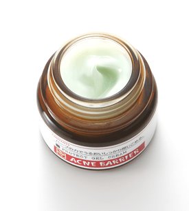 石泽研究所茶树凝霜产品侧面特写，展示瓶身细节与质地说明