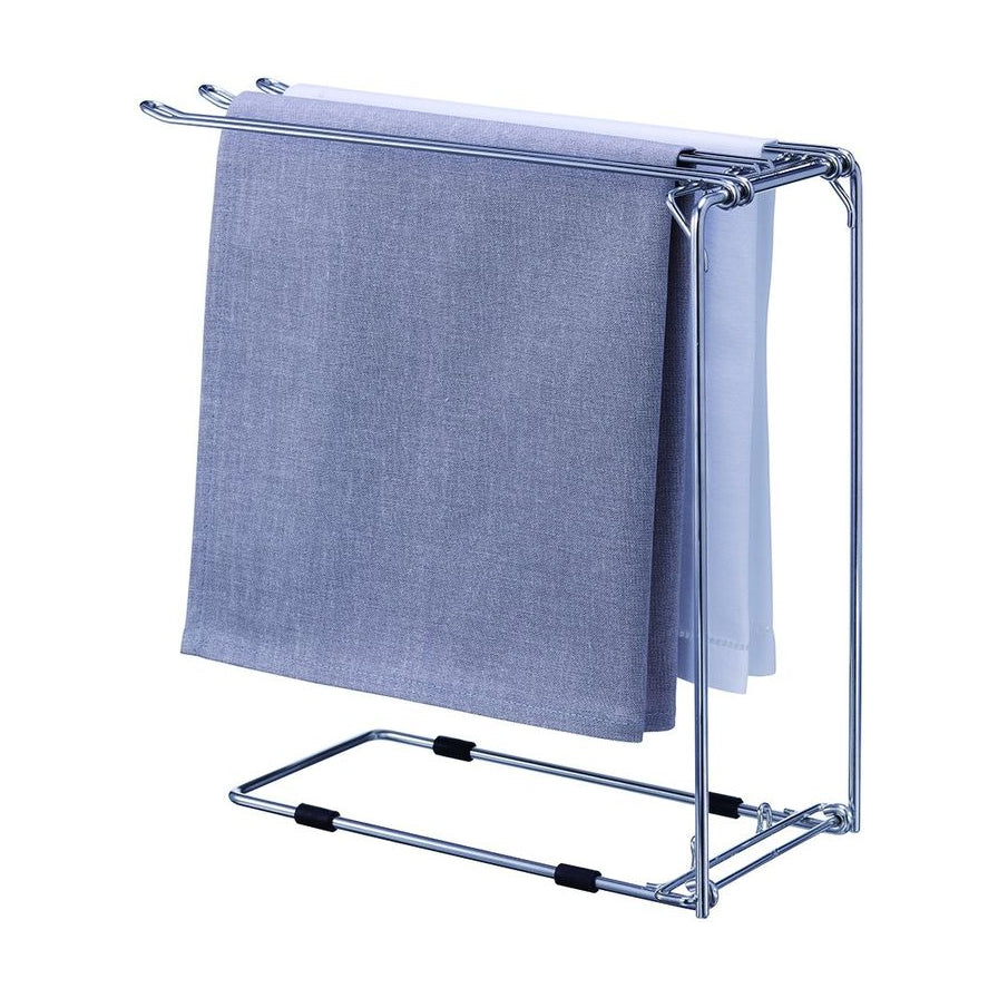 日本标准款双层金属抹布架，银色不锈钢材质，底部配有黑色防滑脚垫，架上挂着灰色和白色毛巾。