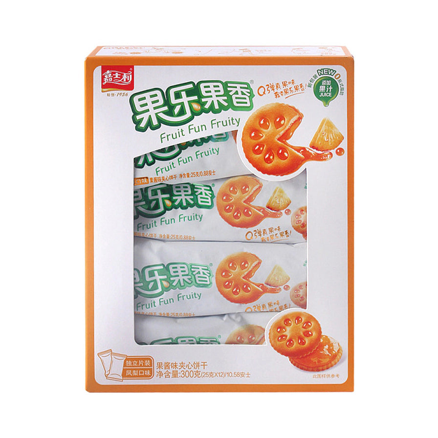 嘉士利果乐果香凤梨味果酱夹心饼干，橙色包装盒，展示有凤梨图案和独立片装饼干。