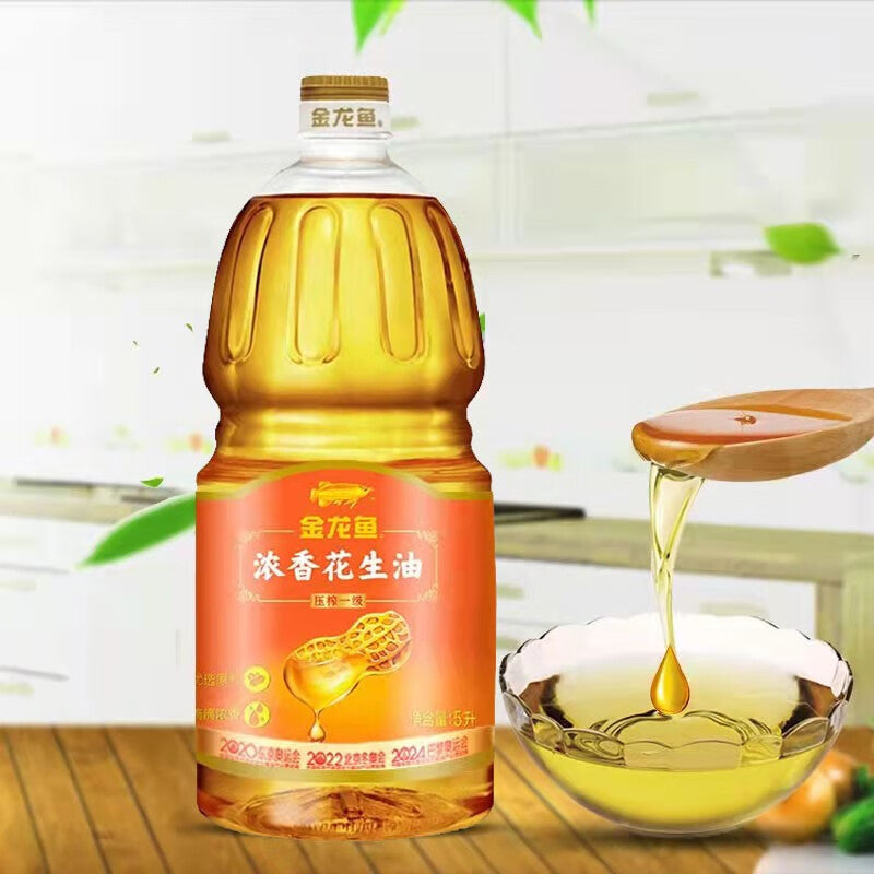金龙鱼花生油产品展示图，白色背景下瓶身特写，突出欧盟标准与安全标识