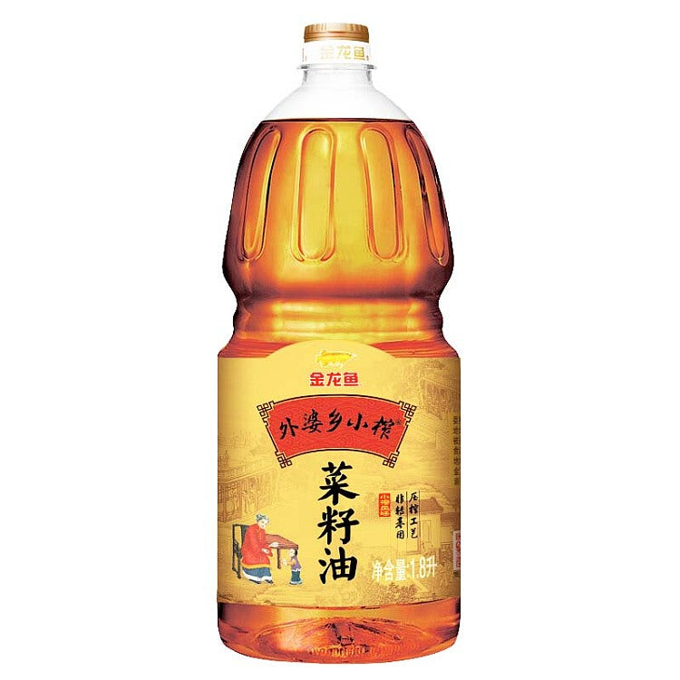 金龙鱼外婆乡小榨菜籽油 1.8L 瓶身正面，展示品牌标签与物理压榨工艺信息