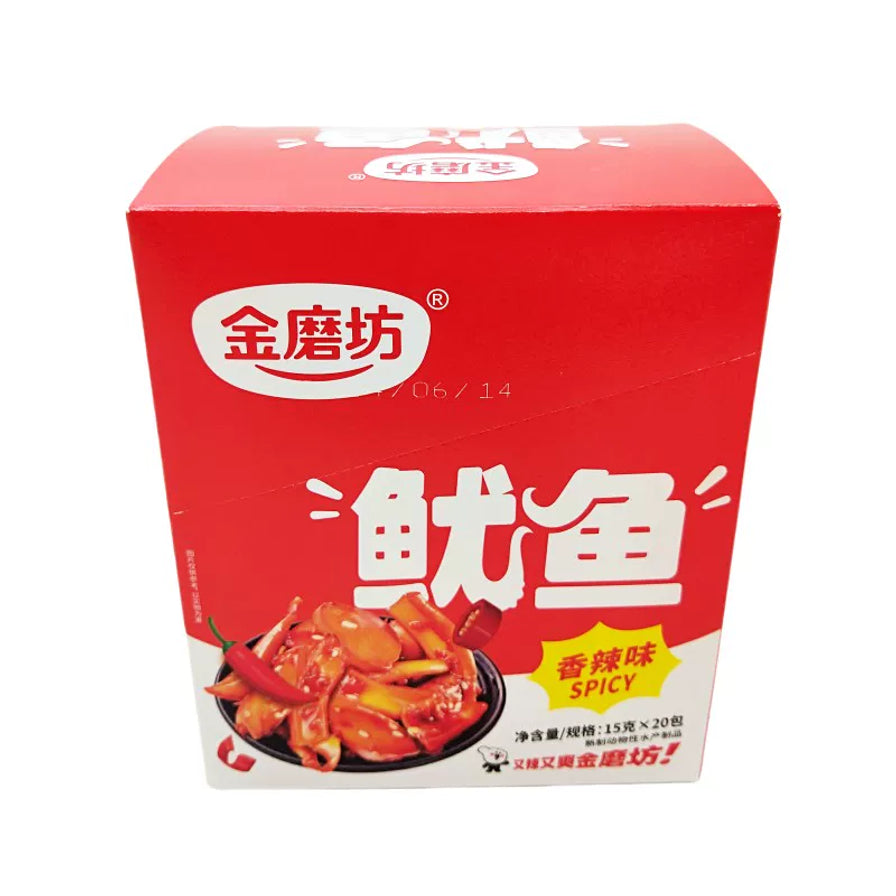 金磨坊鱿鱼香辣味红色包装盒正面，标注净含量15克乘以20包。