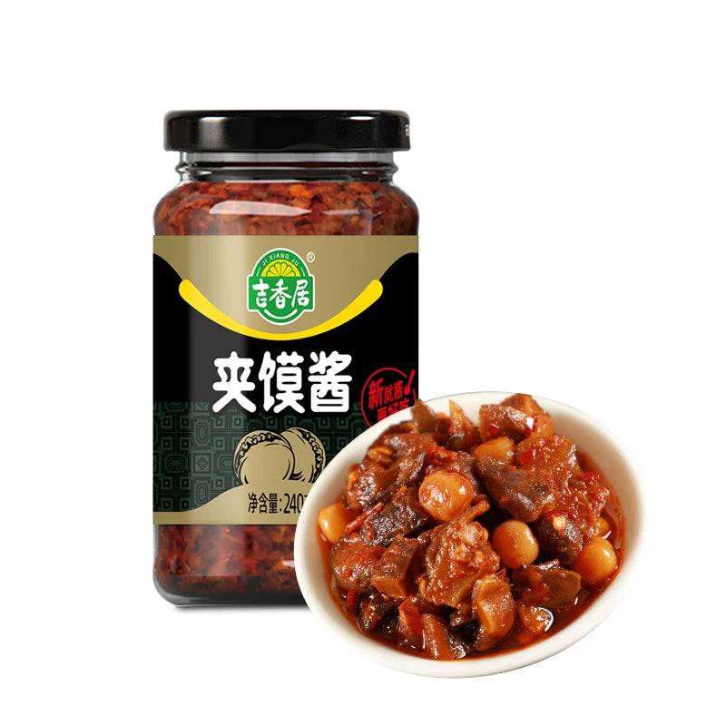 吉香居夹馍酱 240g 瓶装正面图，展示红色标签与浓稠酱料质感