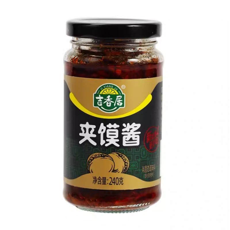 吉香居夹馍酱产品特写，展示开盖后酱料细节与质地