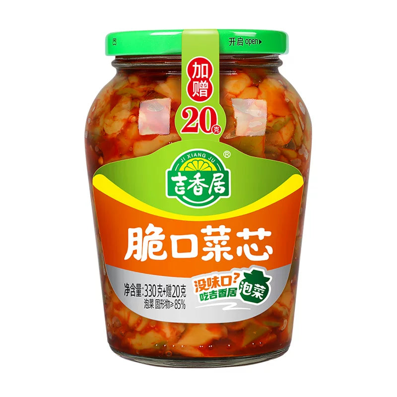 吉香居脆口菜芯 350g 玻璃瓶装正面图，展示清淡爽口的榨菜本体