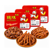 绝味鸭脖系列卤味合集，包含三盘盛放在木质托盘上的鸭胗、鸡爪和鸭掌，背景为红色包装盒。