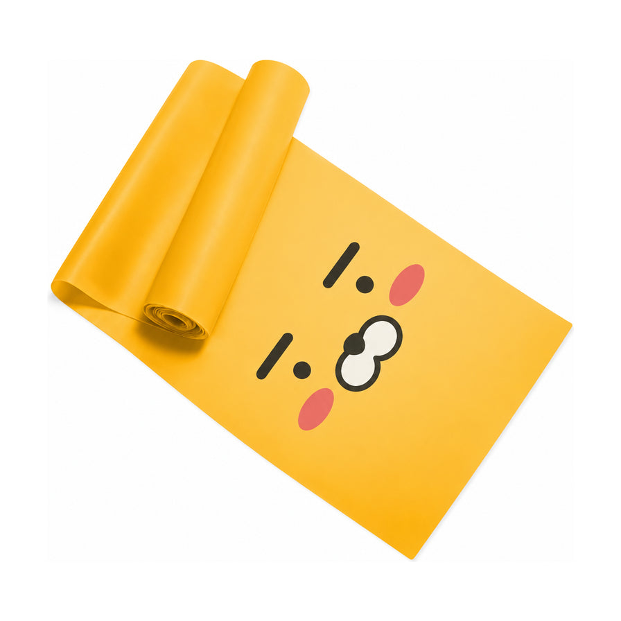 Kakao Friends 联名款黄色瑜伽弹力带，印有 Ryan 角色萌趣表情，采用白底俯视构图，展示弹力带展开与卷起的质感。
