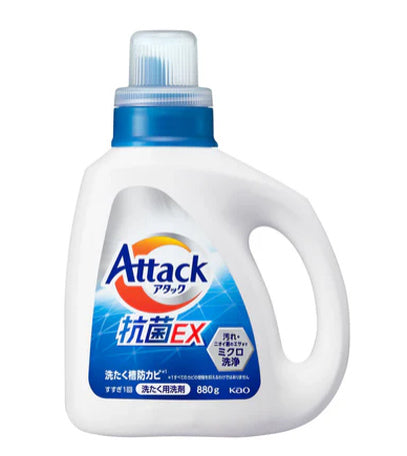 花王 Attack 浓缩洗衣液蓝色瓶装，主打深层洁净与根本去污。