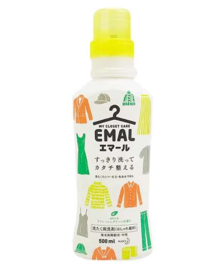 日本花王 EMAL 精致衣物中性洗剂 500ml 瓶装正面图，白色瓶身配绿色标签