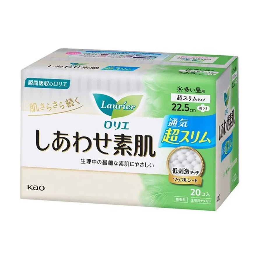 花王乐而雅素肌系列卫生巾绿色包装，22.5cm日用型，超薄透气护翼设计，20片装。