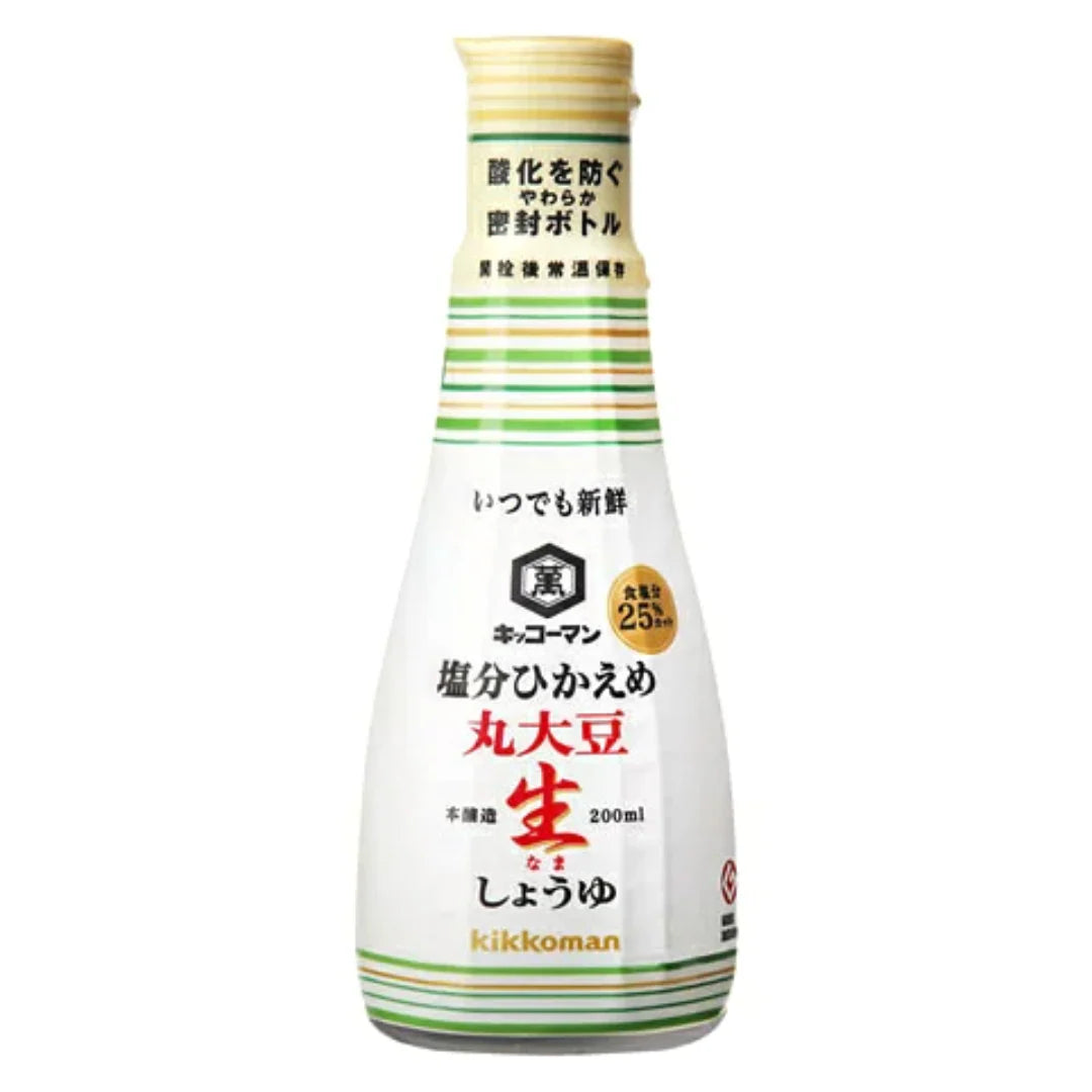 龟甲万减盐丸大豆生酱油 200ml 小瓶装正面图，密封挤压瓶身设计