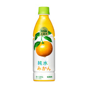 麒麟小岩井纯水蜜柑汁瓶装，白色标签印有新鲜蜜柑图案和纯水字样，绿色瓶盖。