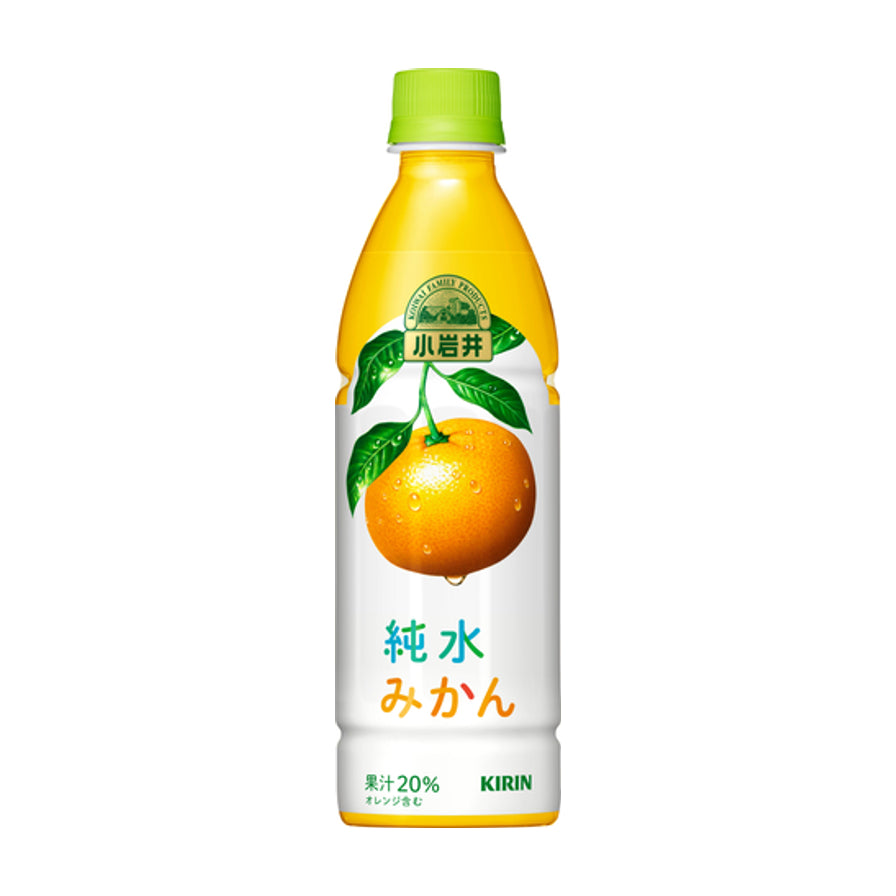 麒麟小岩井纯水蜜柑汁瓶装，白色标签印有新鲜蜜柑图案和纯水字样，绿色瓶盖。