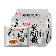 拉面范安徽板面卤香牛肉味五连包外包装及单包展示，包装上有寻味中华、0油炸蒸煮面等字样。