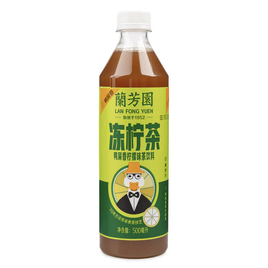 一瓶兰芳园鸭屎香柠檬茶，瓶身印有戴帽子和眼镜的鸭子卡通形象，标注净含量500毫升。