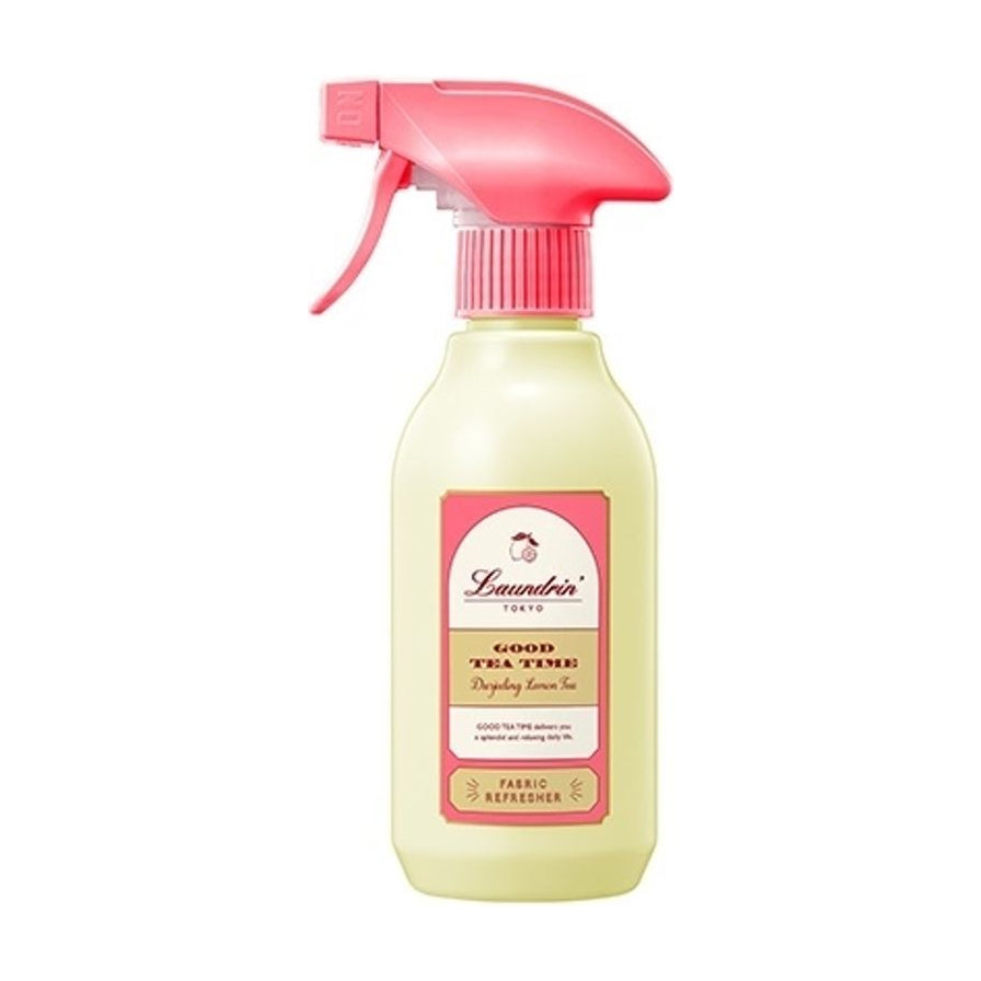 Laundrin 衣物清香喷雾柠檬茶香正面图，淡黄色瓶身搭配粉色喷头，标签印有品牌及香型信息。