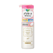 日本花王乐而雅 Laurier 女性私处护理清洁泡沫 150ml 瓶装，白色瓶身配粉色泵头，包装上印有浓密泡文字说明。