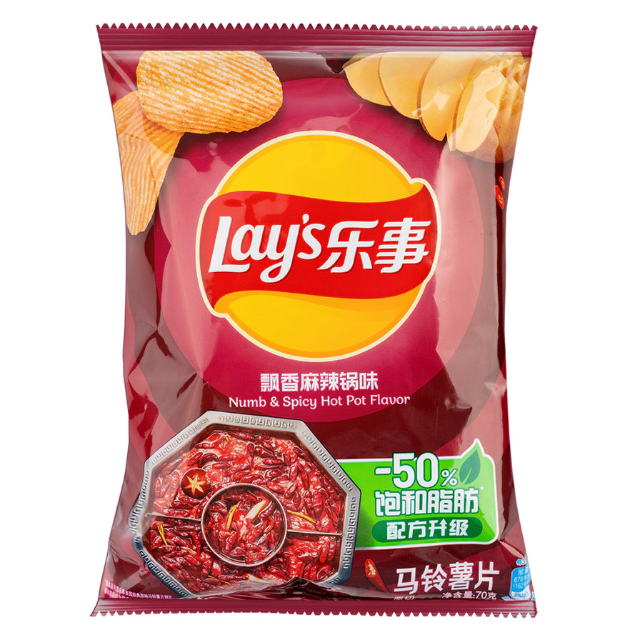 乐事飘香麻辣锅味薯片包装袋，深红色背景，配有麻辣火锅图案。