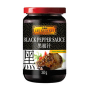 李锦记黑椒汁350克瓶装，包装正面印有黑椒牛排图案，标注经典港式风味及素食适用。