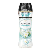 P&G Lenor 衣物留香珠白茶花香瓶身正面特写，展示颗粒状产品与品牌标识