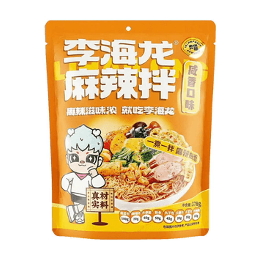 李海龙咸香口味麻辣拌包装正面图，橙色包装袋上印有卡通人物和丰富的食材展示。