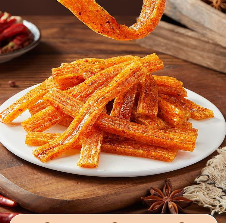 良品铺子大面筋包装细节或侧面展示图，显示产品纹理与信息