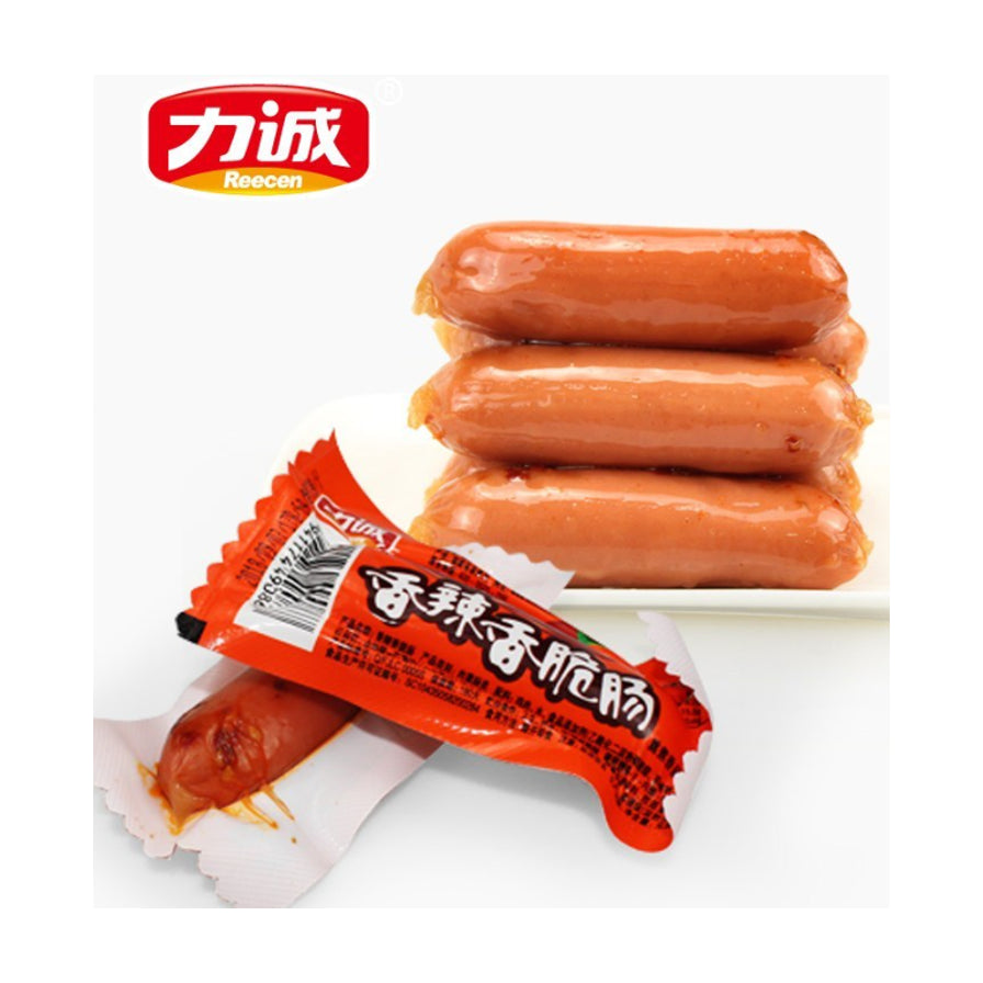 力诚香辣香脆肠，白色盘中整齐叠放的即食小香肠，前方有撕开的红色独立包装。