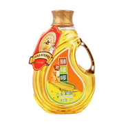 狮球麦玉米油2L瓶装，透明瓶身可见金黄色油脂，带有提手设计，包装印有狮子卡通形象和玉米图案。