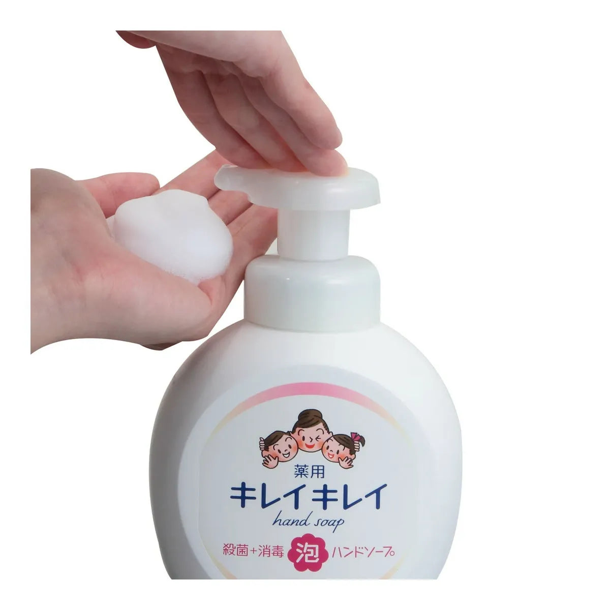 狮王洗手液包装背面展示，可见日文说明与条形码细节