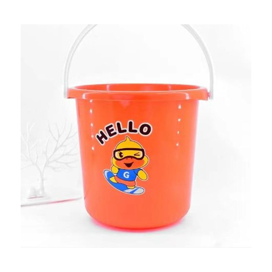 小黄鸭508多功能水桶，橙色桶身印有滑板小黄鸭图案和HELLO字样，配有白色提手，背景简洁。