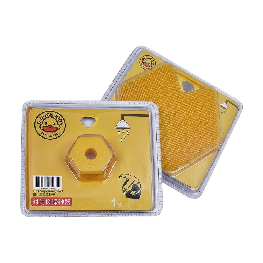 小黄鸭时尚搓澡神器包装展示，包含一个黄色六角形搓澡海绵和带颗粒感的搓澡巾，包装上有G.DUCK KIDS标志。