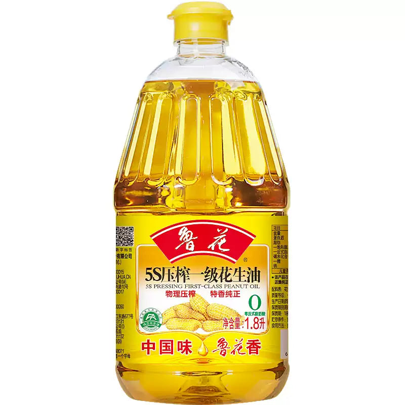 鲁花花生油 1.8L 大瓶装正面图，清晰展示品牌标识与容量规格