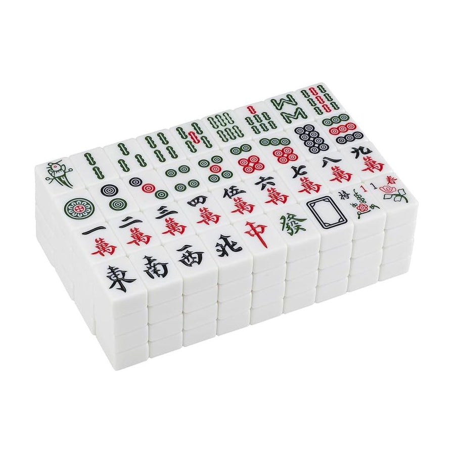 白色麻将牌整齐叠放在白色背景上，牌面可见万字、条子、筒子和字牌图案。