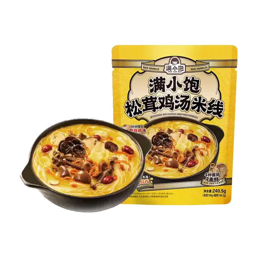 满小饱松茸鸡汤米线产品包装与一碗热气腾腾的菌菇鸡汤米线近景，展示丰富的配料。