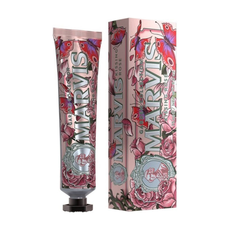 Marvis 玛尔仕花园系列秘境玫瑰薄荷牙膏 75ml，展示了带有复古玫瑰与蝴蝶插画的粉色铝管包装及配套纸盒。