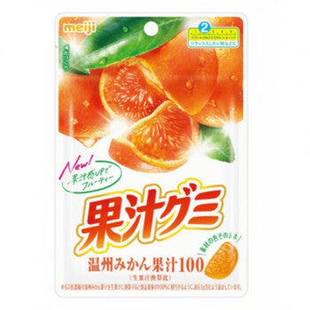 日本明治果汁软糖产品正面特写，展示水果造型与包装细节
