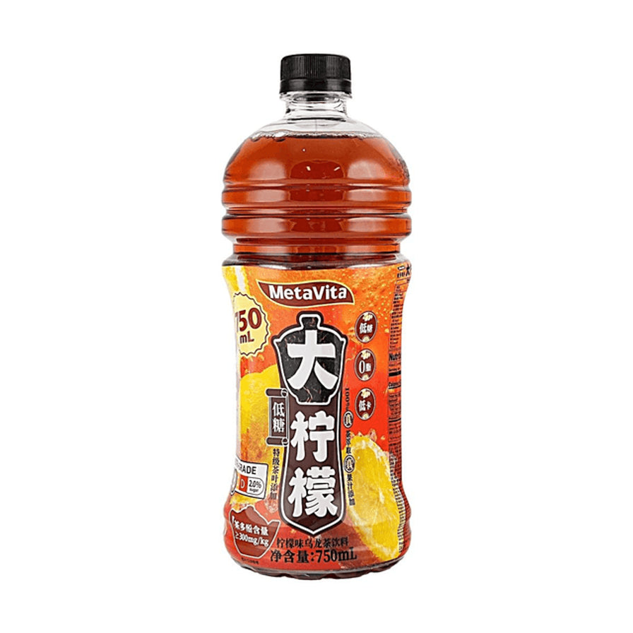 麦多维多大柠檬味乌龙茶饮料，750ml单瓶装，茶汤呈深琥珀色，包装上有柠檬切片图案。