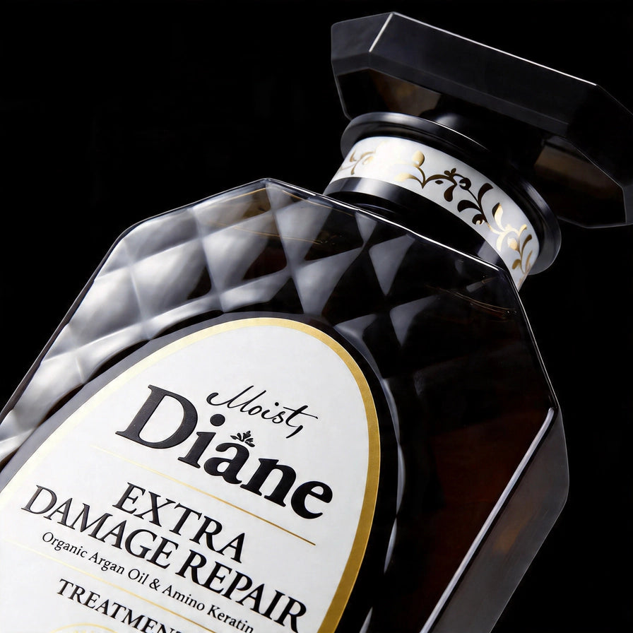 黛丝恩 Extra Damage Repair 护发素瓶身标签与瓶盖细节微距特写，展示品牌 Logo 与纹理。