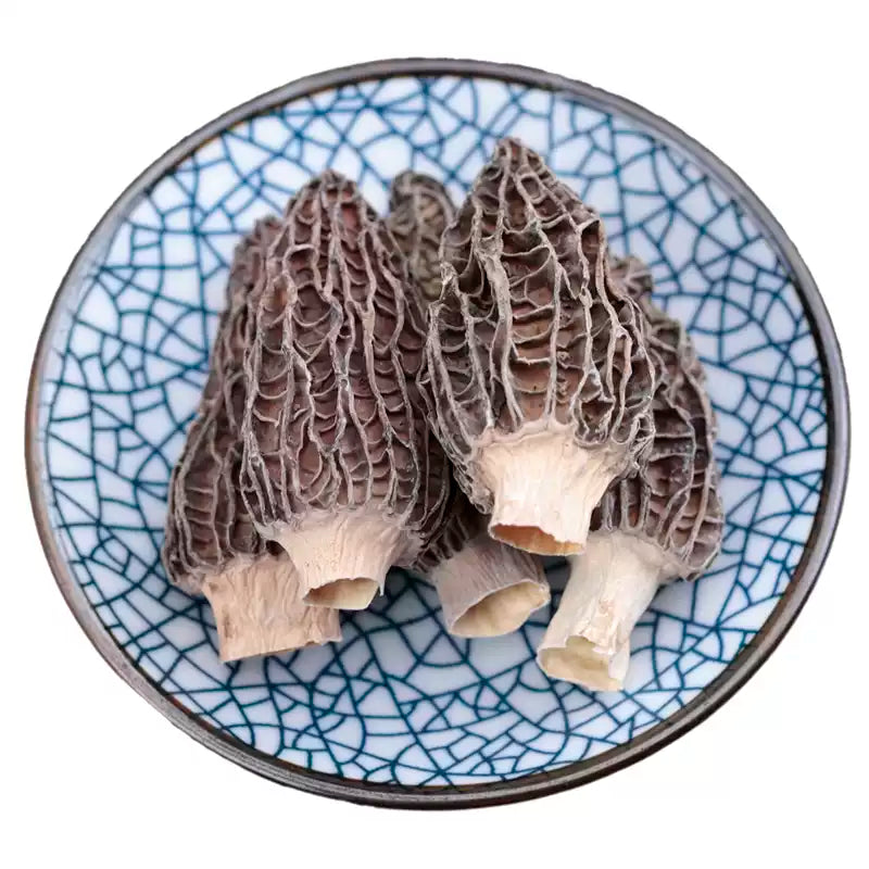 顶级羊肚菌干货特写，展示其厚实肉质与天然纹理