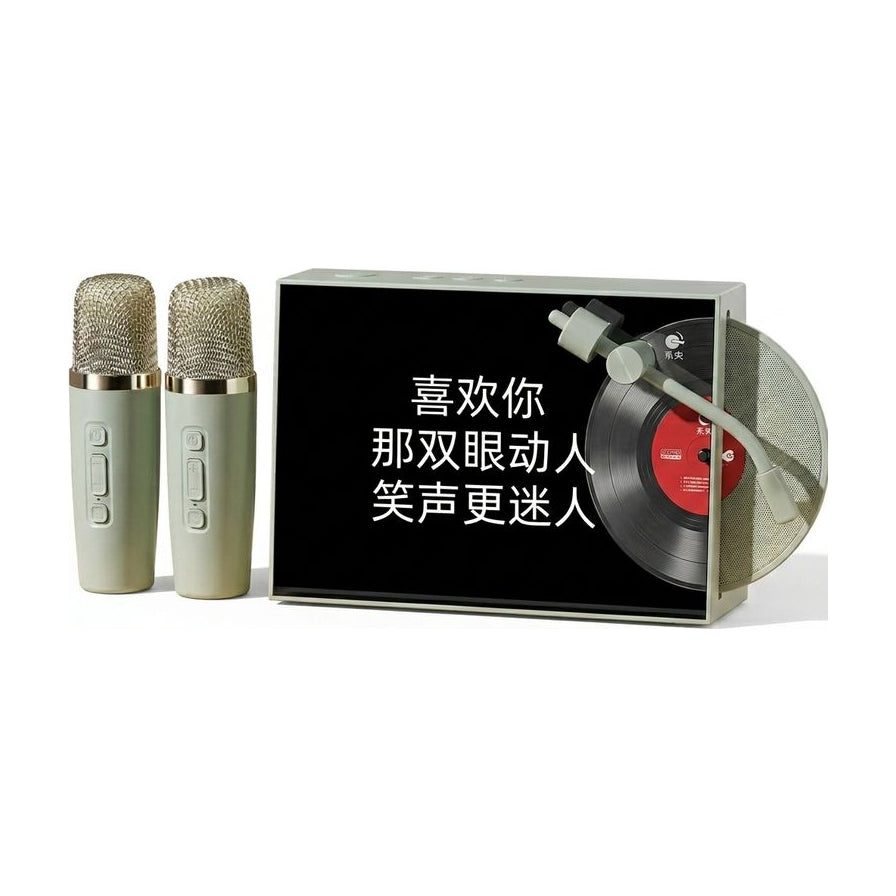MORROR ART R1 智能语音 K 歌音响冰奶绿版，白色背景下展示复古黑胶唱片造型音箱及配套的双无线麦克风，屏幕显示歌词。