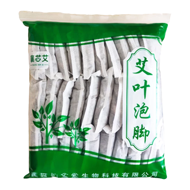 艾叶泡脚包标准装正面包装图，绿色袋身印有“艾叶泡脚”字样及内部独立小包展示。