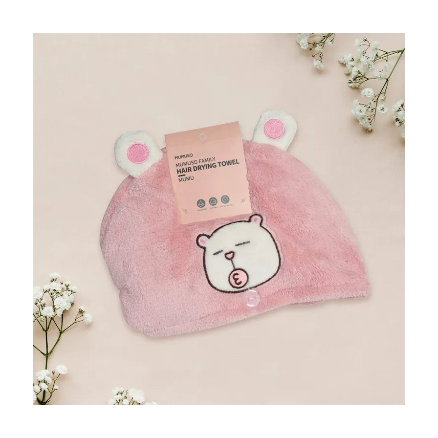 MUMUSO 木目索可爱小熊干发帽，粉色毛绒材质，带有小熊耳朵和刺绣图案，周围点缀白色小花装饰。