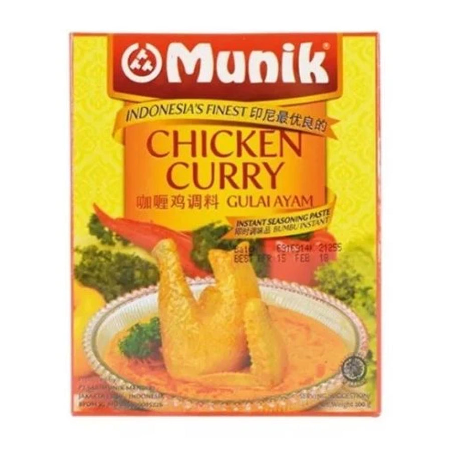 Munik印尼咖喱鸡调料包正面包装图，展示了金黄色的咖喱鸡肉成品图。