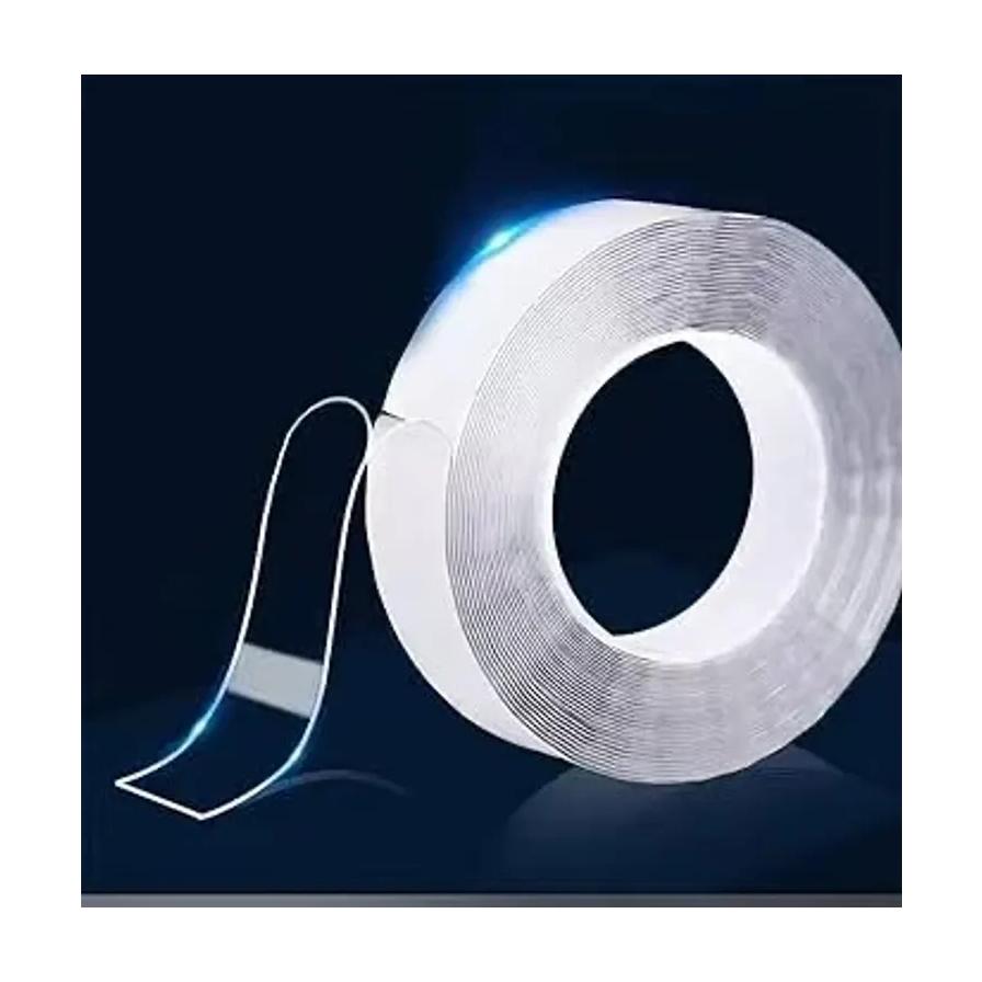 深色背景下展开的纳米胶带，展示其透明质感与柔韧性
