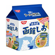 日清北海道函馆盐味拉面包装正面，蓝色包装盒上印有拉面成品图、北极熊图案及日文字样。