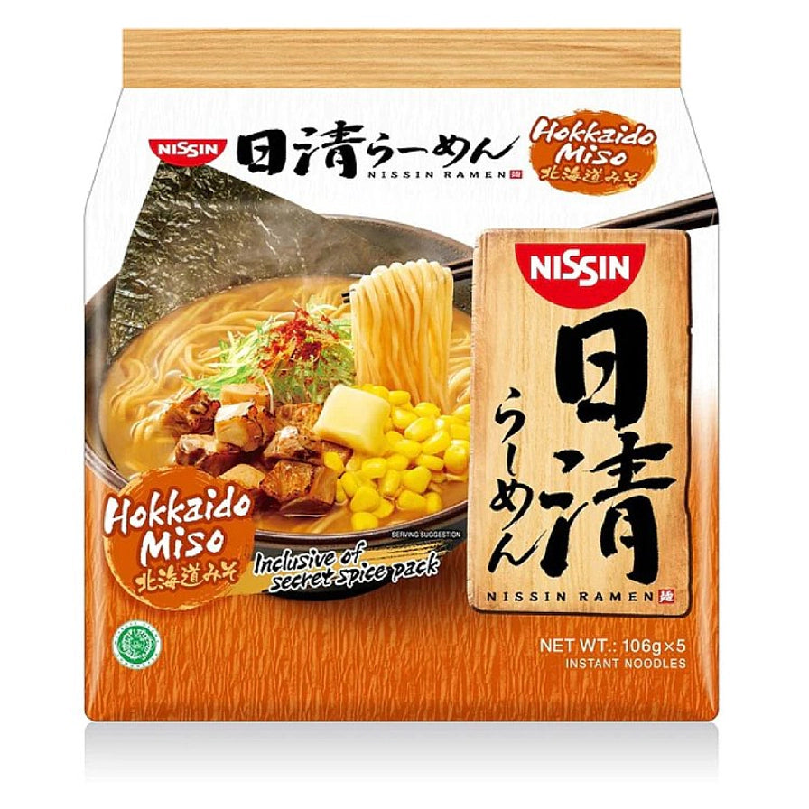 日清北海道味增风味拉面包装正面，橙色背景，印有醇厚味增汤底、玉米和叉烧配图。