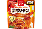 Nissin MaMa 那不勒斯意面酱软袋包装正面，展示番茄肉酱产品外观