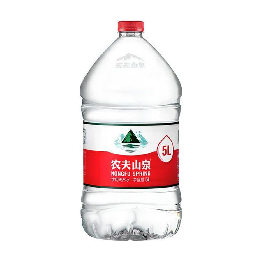 农夫山泉5L大桶装饮用天然水，白色背景下的单桶展示，带有红色瓶盖和经典红绿配色标签。