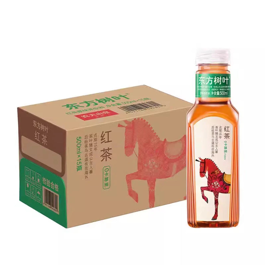 农夫山泉东方树叶红茶500ml单瓶与15瓶整箱包装，包装上有红色骏马图案。
